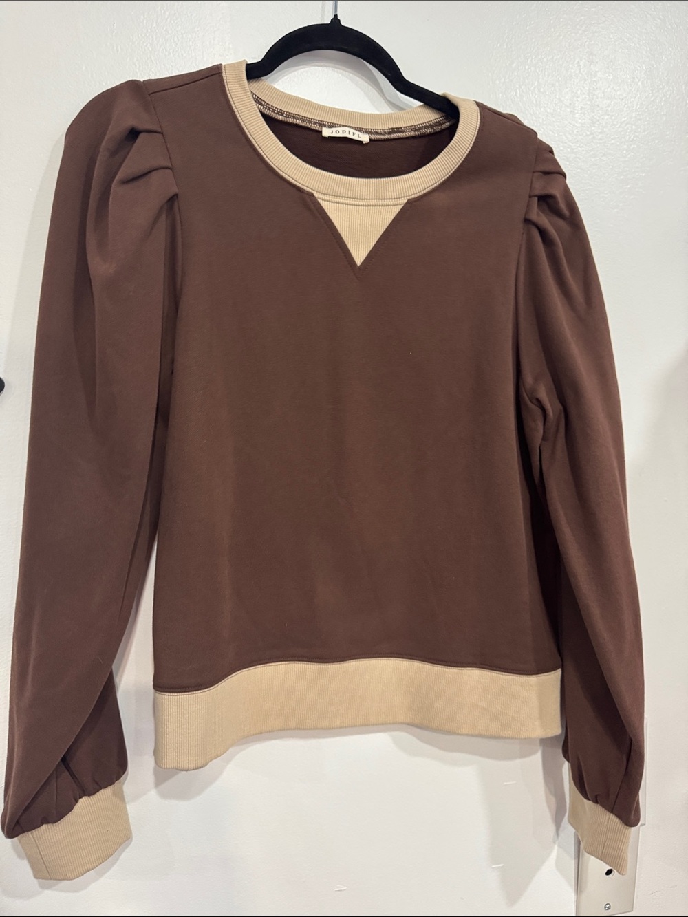 JODIFL Brown Sweatshirt with Cream Trim and Puff Shoulders